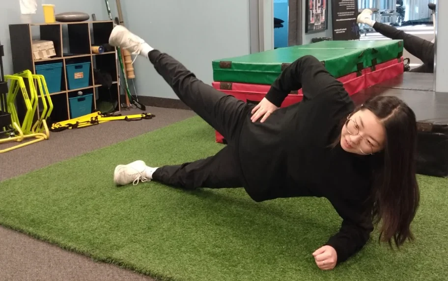 Physiotherapy patient performing lateral hip strengthening exercise for IT Band support Oakville