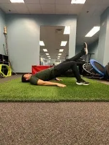 Single leg glute bridges up