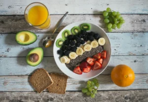 Hydration and nutrition for young athletes — healthy snacks and fluids to prevent fatigue and sports injuries