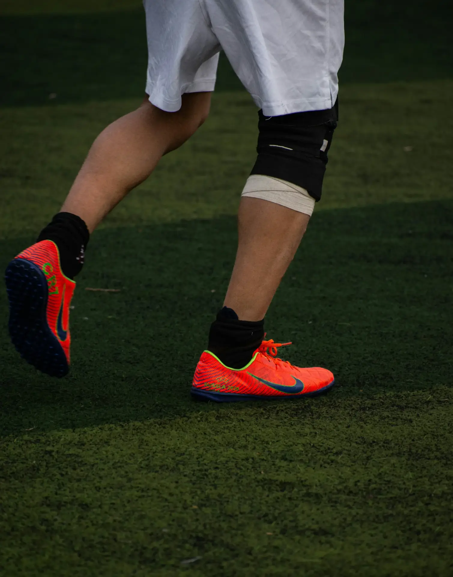 Knee Pain in Soccer Players, Oakville | Sheddon Physiotherapy